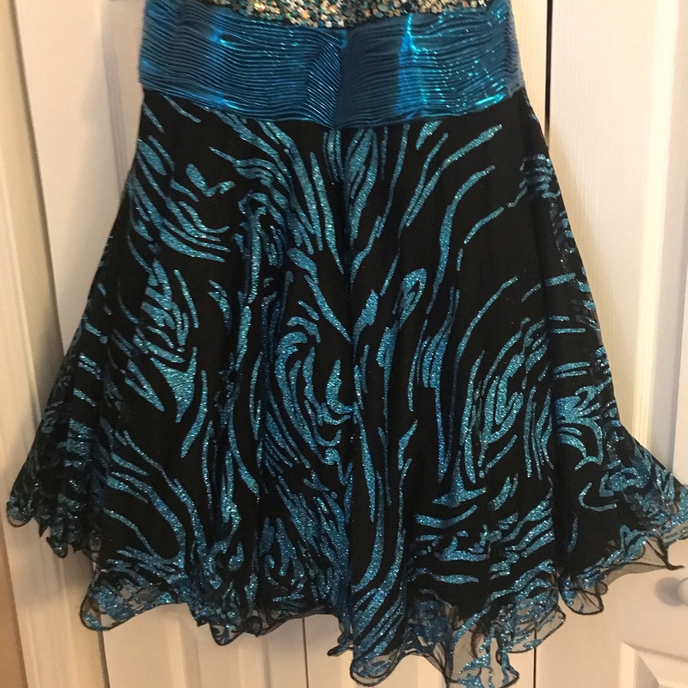 Dress - Picture 4 of 5